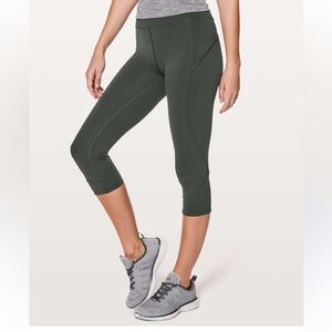 Lululemon In Movement Crop‎ 19” Evergreen Sz 10 VGUC